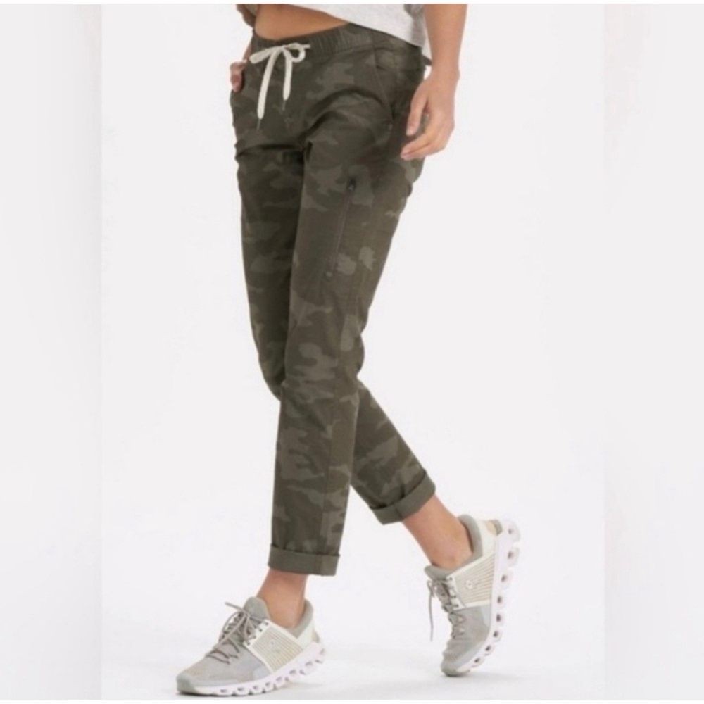 Vuori Womens Green Camo Ripstop Pants XS Pull On Gorpcore Hiking Mid-Rise